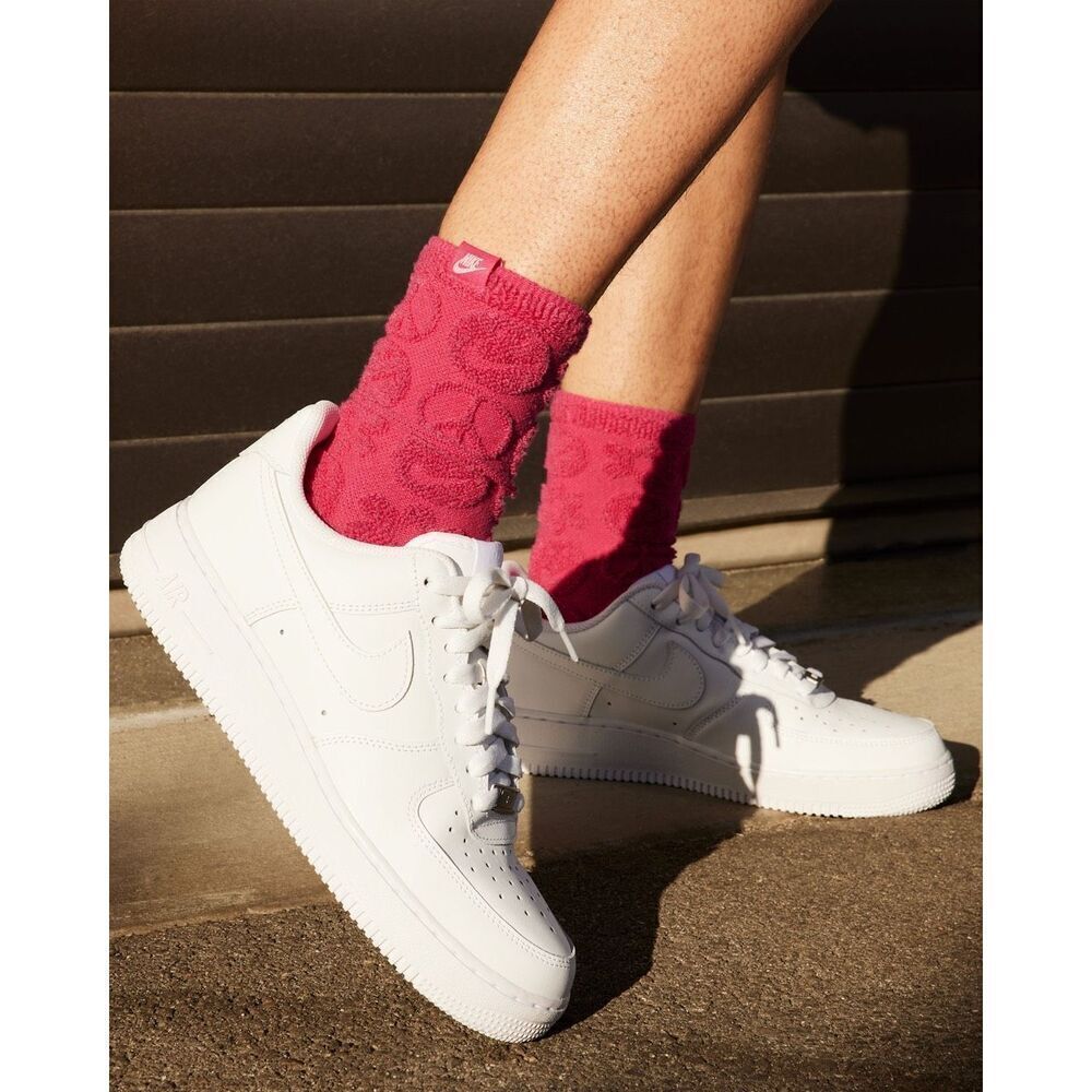 Nike Womens Size 7 Air Force 1's Sneakers Classic White Chunky Streetwear Casual - Picture 2 of 16